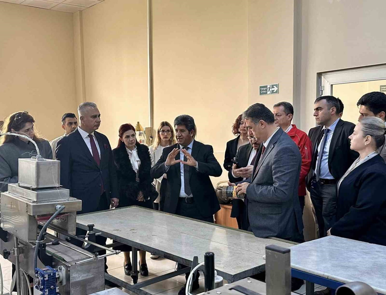 HATAY’DA INSURE PROJESİ KAPSAMINDA ARI YETİŞTİRİCİLERİNE YÖNELİK MALZEME DAĞITIM TÖRENİ...