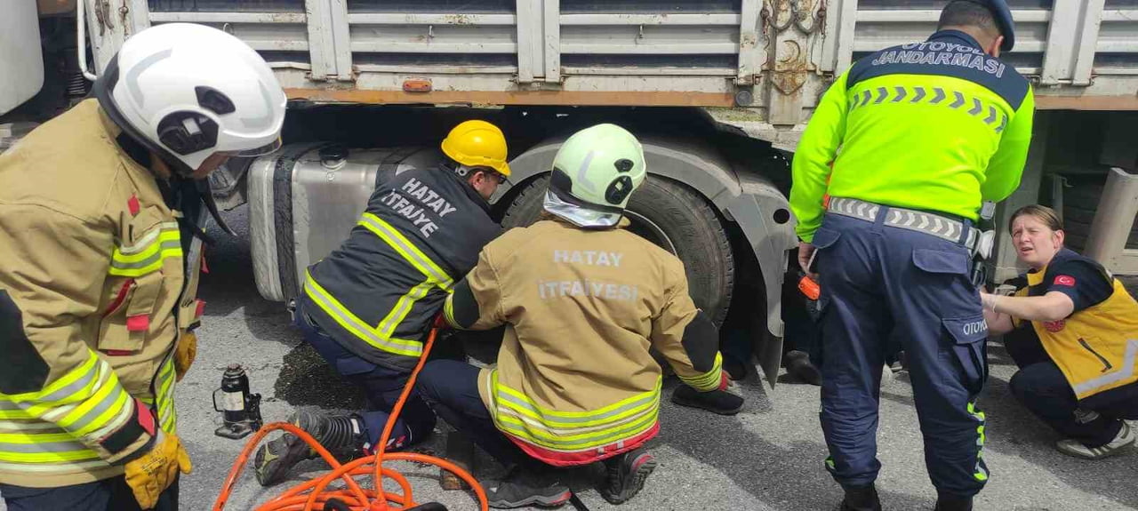 HATAY’DA KENDİ TIRINI TAMİR ETTİĞİ ESNADA ARACIN HAREKET ETMESİYLE TEKERLERİN ALTINDA KALARAK...