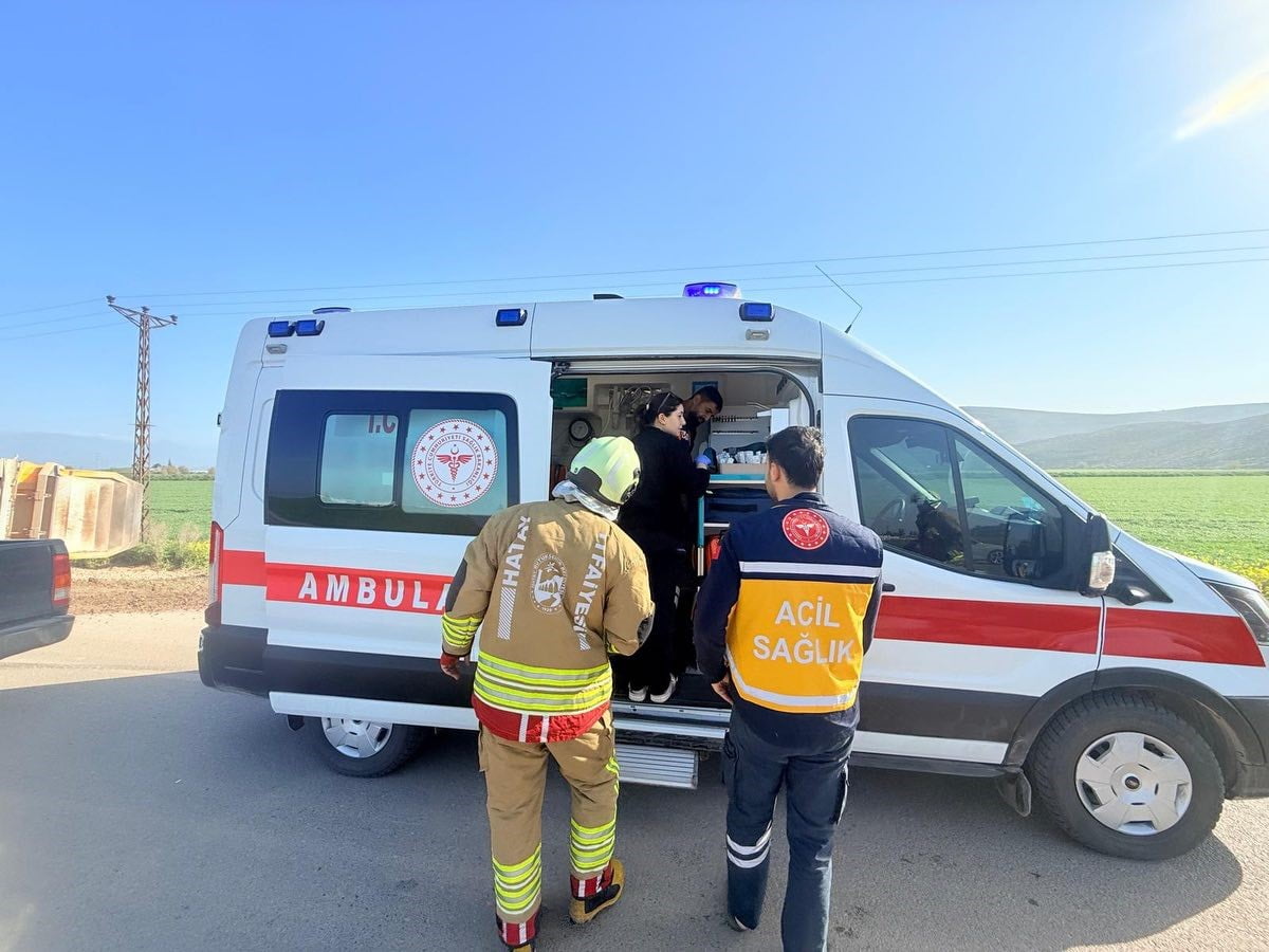 HATAY’DA  SÜRÜCÜNÜN KONTROLÜNÜ KAYBETMESİYLE DEVRİLEN HAFRİYAT KAMYONUNUN SÜRÜCÜSÜ...