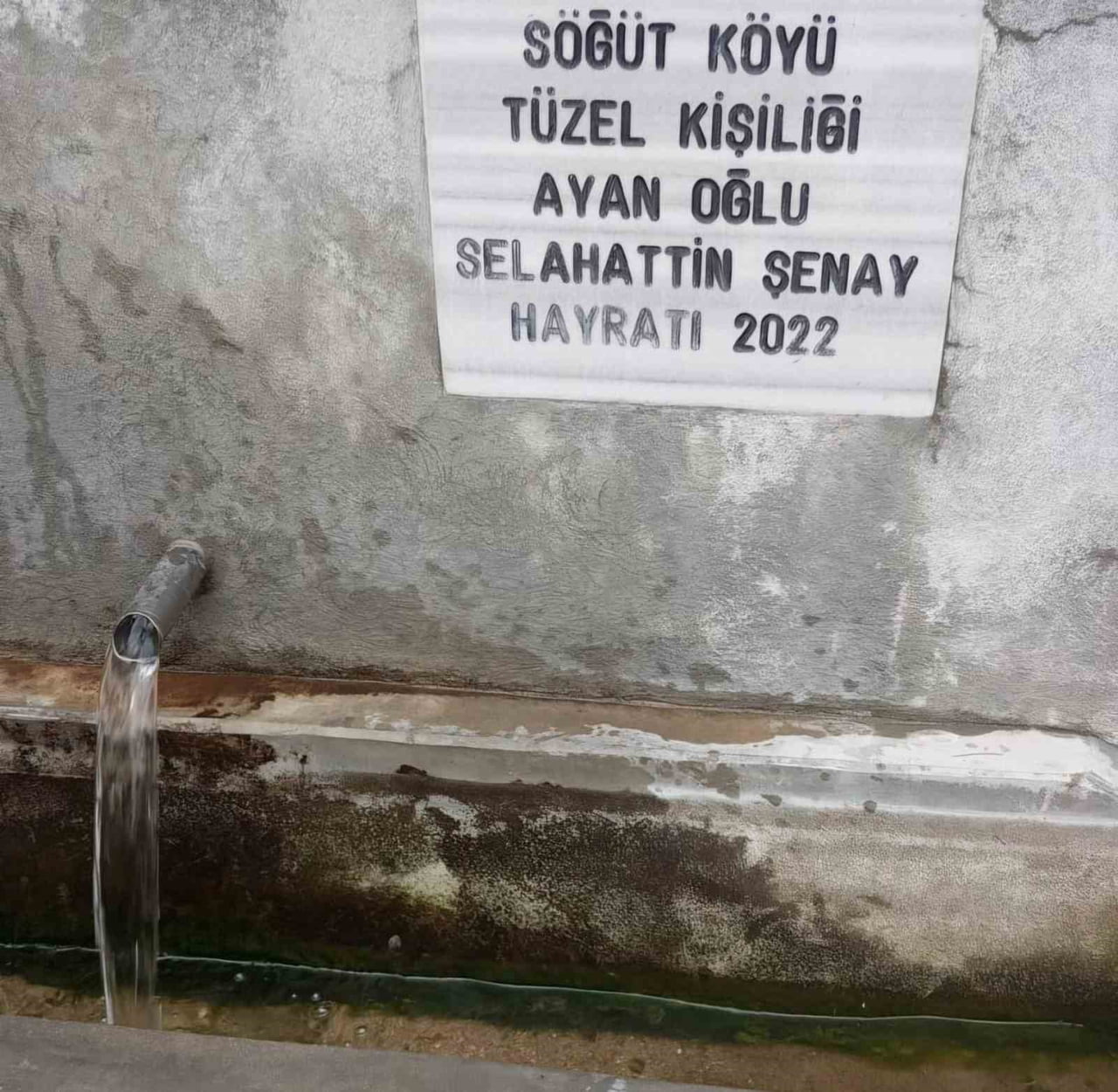 HİSARCIK’TA ÇEŞMENİN ÇEVRESİ ÇÖPLÜĞE DÖNDÜ!
