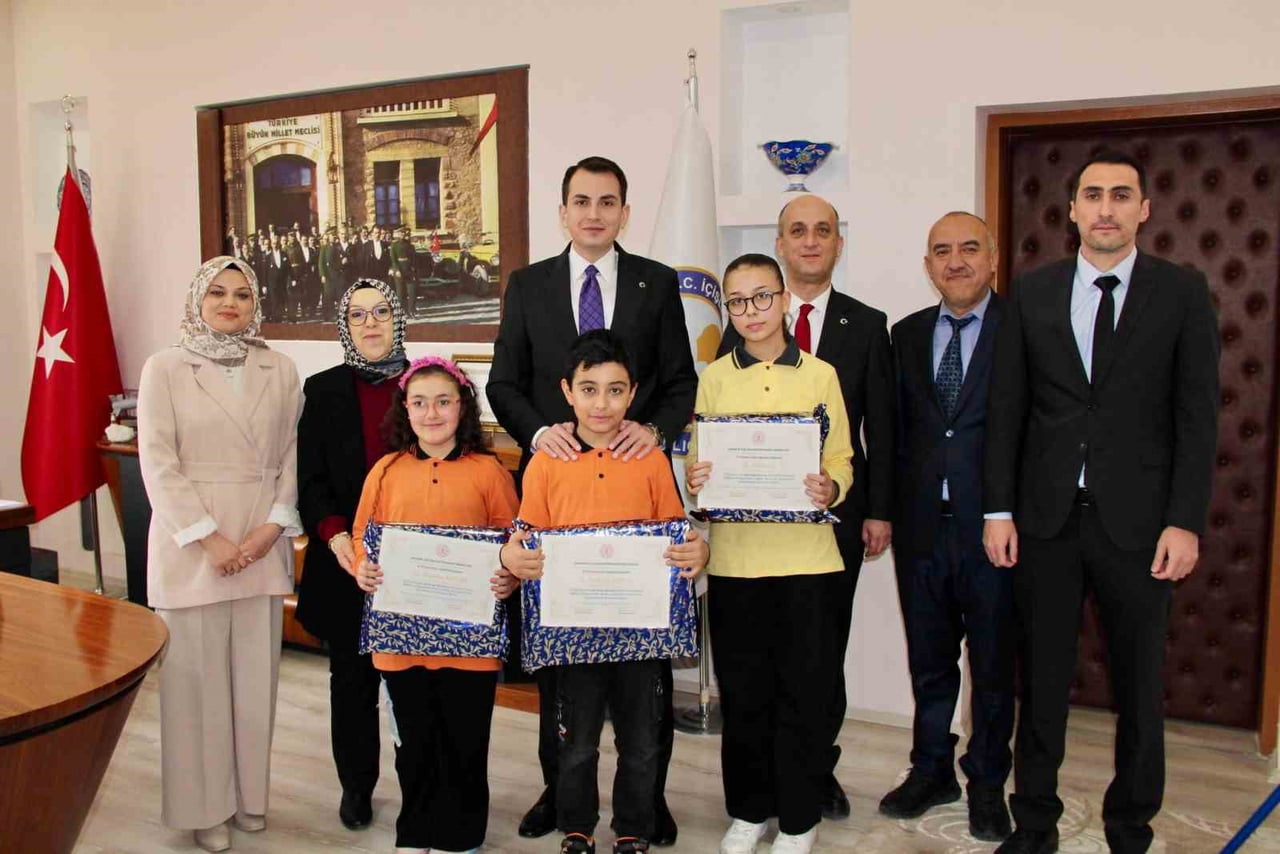 HİSARCIK’TA "KİTAP KURDU" ÖĞRENCİLERE KAYMAKAM ATAM’DAN ÖDÜL