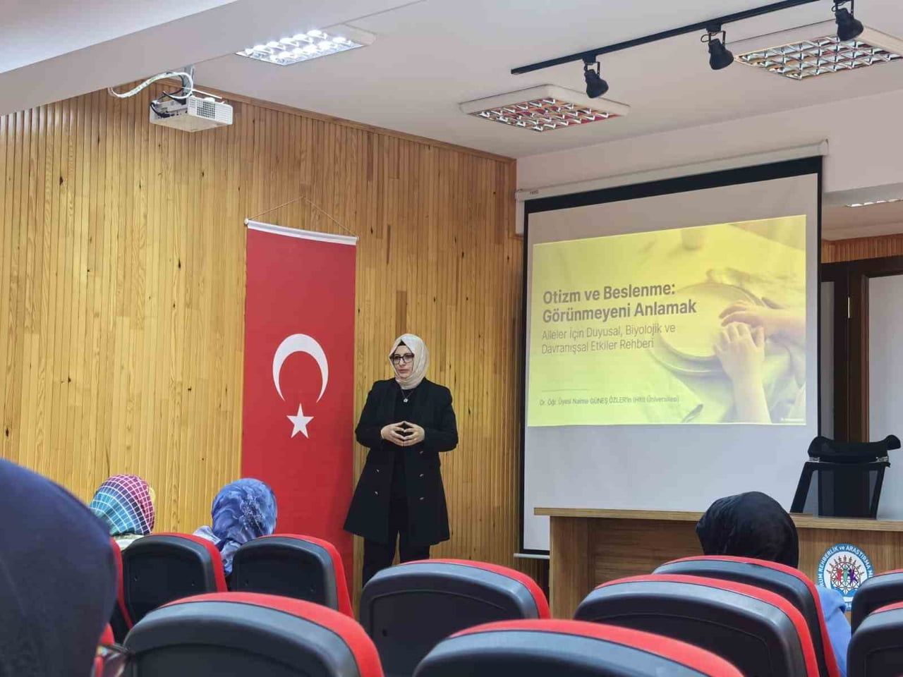 HİTİT ÜNİVERSİTESİ TARAFINDAN DÜZENLENEN BİLİM KAFE ETKİNLİĞİNDE AİLELERE, "OTİZM VE BESLENME"...