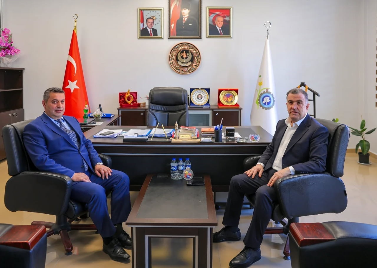 HÜSEYİN ŞAHİN VE VALİ ELDİVAN(SAĞDAKİ)