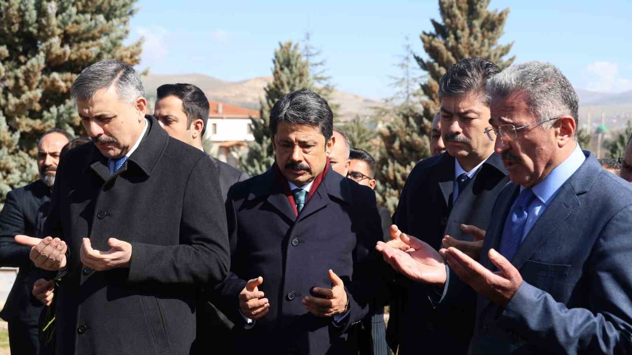 İÇİŞLERİ BAKANI MUSTAFA ÇİFTÇİ, KIRŞEHİR’DE GERÇEKLEŞTİRDİĞİ İNCELEME VE TEMASLARINA, MERHUM...