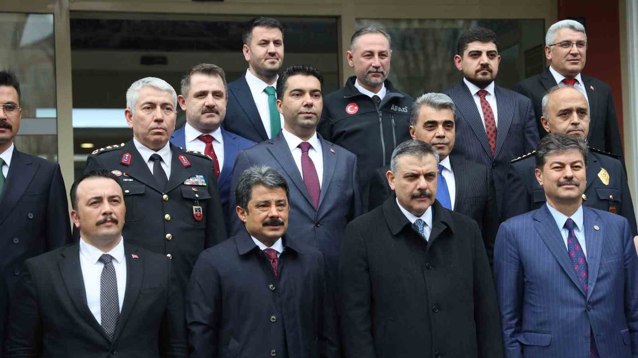 İÇİŞLERİ BAKANI MUSTAFA ÇİFTÇİ,  KIRŞEHİR’DE GERÇEKLEŞTİRDİĞİ ZİYARETLER KAPSAMINDA TEŞKİLAT...