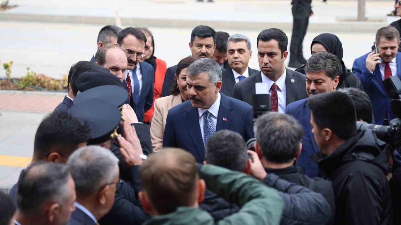 İÇİŞLERİ BAKANI MUSTAFA ÇİFTÇİ,  KIRŞEHİR’DE GERÇEKLEŞTİRDİĞİ ZİYARETLER KAPSAMINDA TEŞKİLAT...