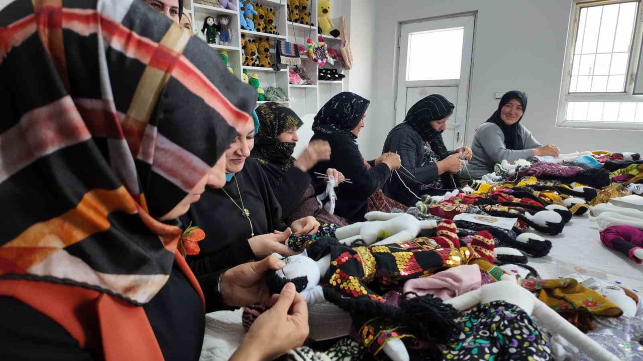 İDİL İLÇESİNDE KADINLAR EL EMEĞİ GÖZ NURU YAPTIKLARI BERİVAN BEBEKLERİ ÜLKENİN DÖRT BİR NOKTASINA...