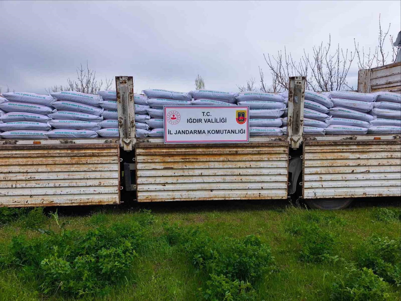IĞDIR'DA KAÇAK GÜBRE OPERASYONU: 30 TON ÜRÜN ELE GEÇİRİLDİ