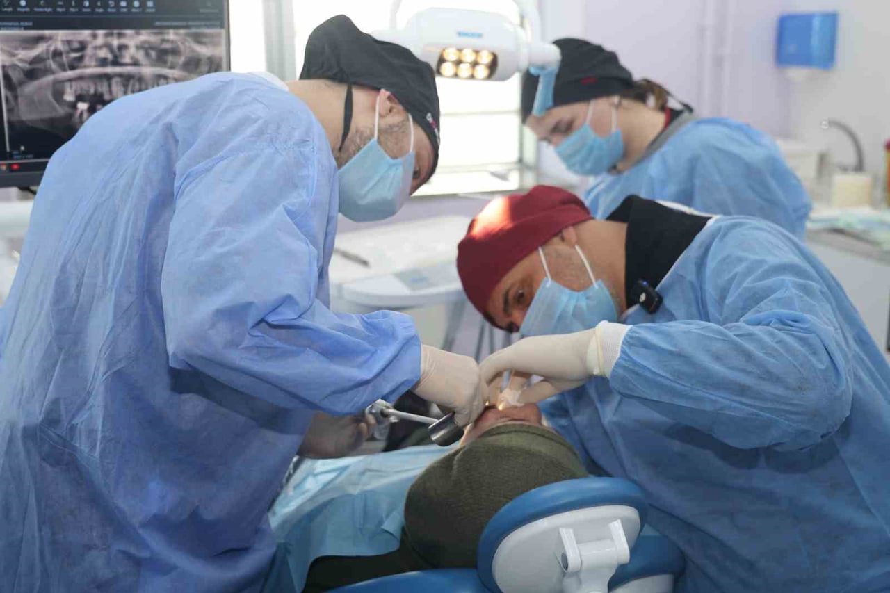 IĞDIR ÜNİVERSİTESİ BÜNYESİNDE HİZMET VEREN AĞIZ VE DİŞ SAĞLIĞI HASTANESİ'NDE İLK İMPLANT TEDAVİSİ...