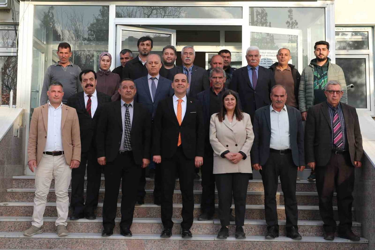 IĞDIR VALİSİ M. FIRAT TAŞOLAR, HALFELİ BELDESİNE GERÇEKLEŞTİRDİĞİ ZİYARETTE BELEDİYE YETKİLİLERİ...