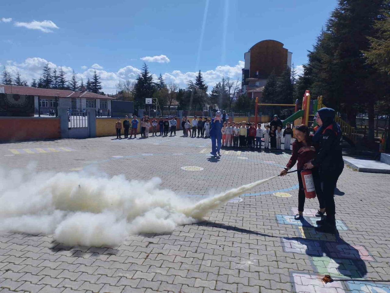 İL AFET VE ACİL DURUM MÜDÜRLÜĞÜ TARAFINDAN ANAOKULU VE İLKOKUL ÖĞRENCİLERİNE YÖNELİK AFET...