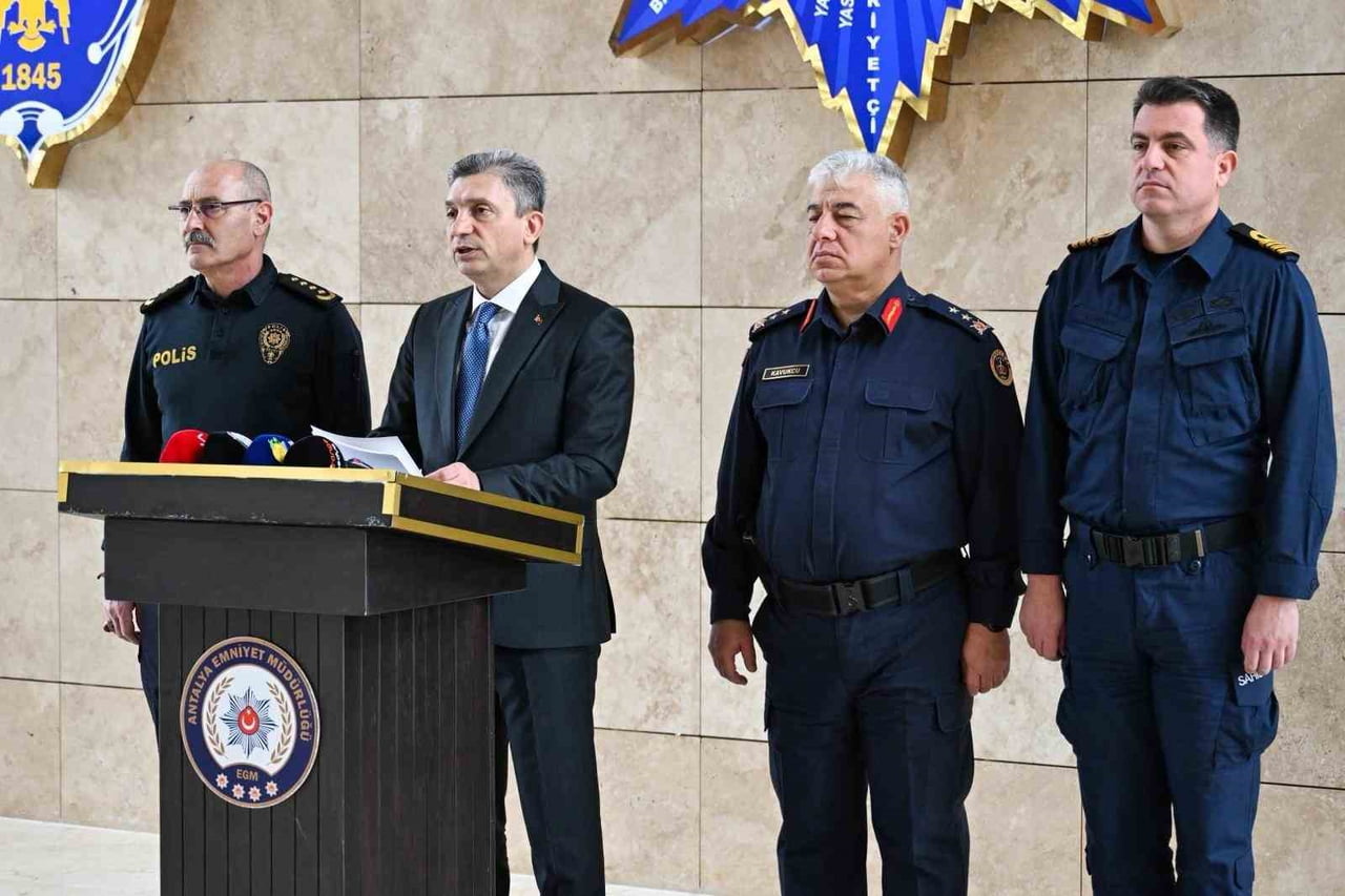 İL EMNİYET MÜDÜRÜ DR. SABİT AKIN ZAİMOĞLU, ANTALYA VALİSİ HULUSİ ŞAHİN,, İL JANDARMA KOMUTANI...