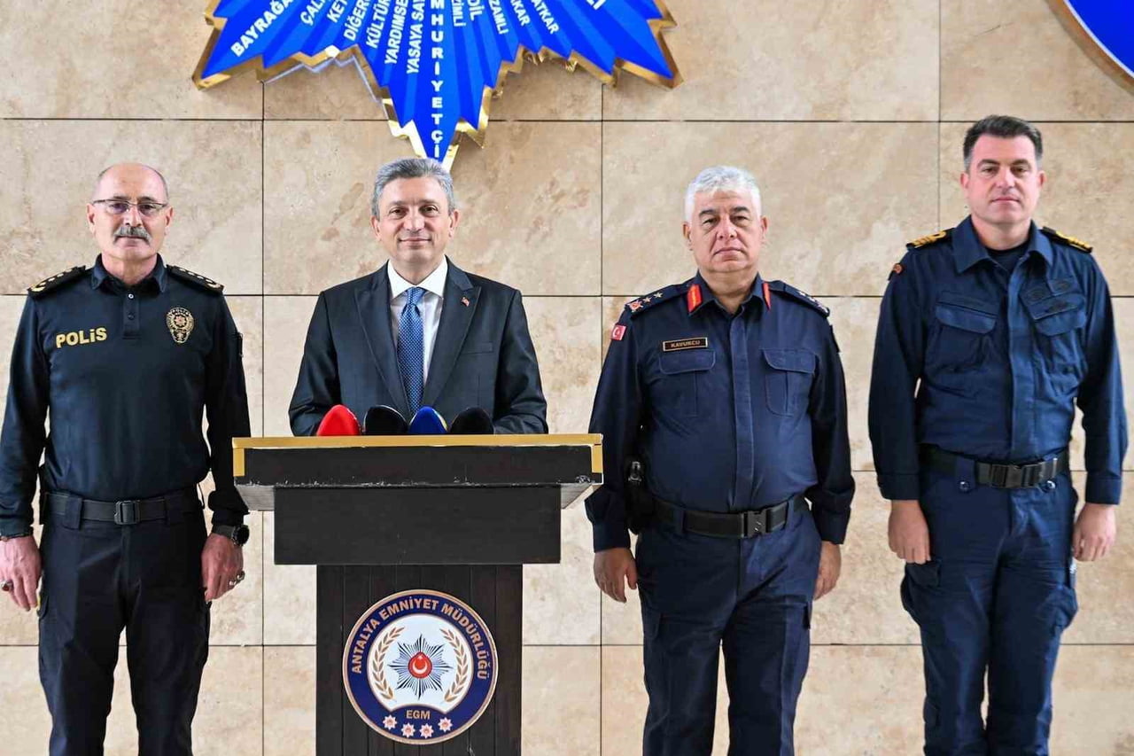 İL EMNİYET MÜDÜRÜ DR. SABİT AKIN ZAİMOĞLU, ANTALYA VALİSİ HULUSİ ŞAHİN, JANDARMA KOMUTANI...