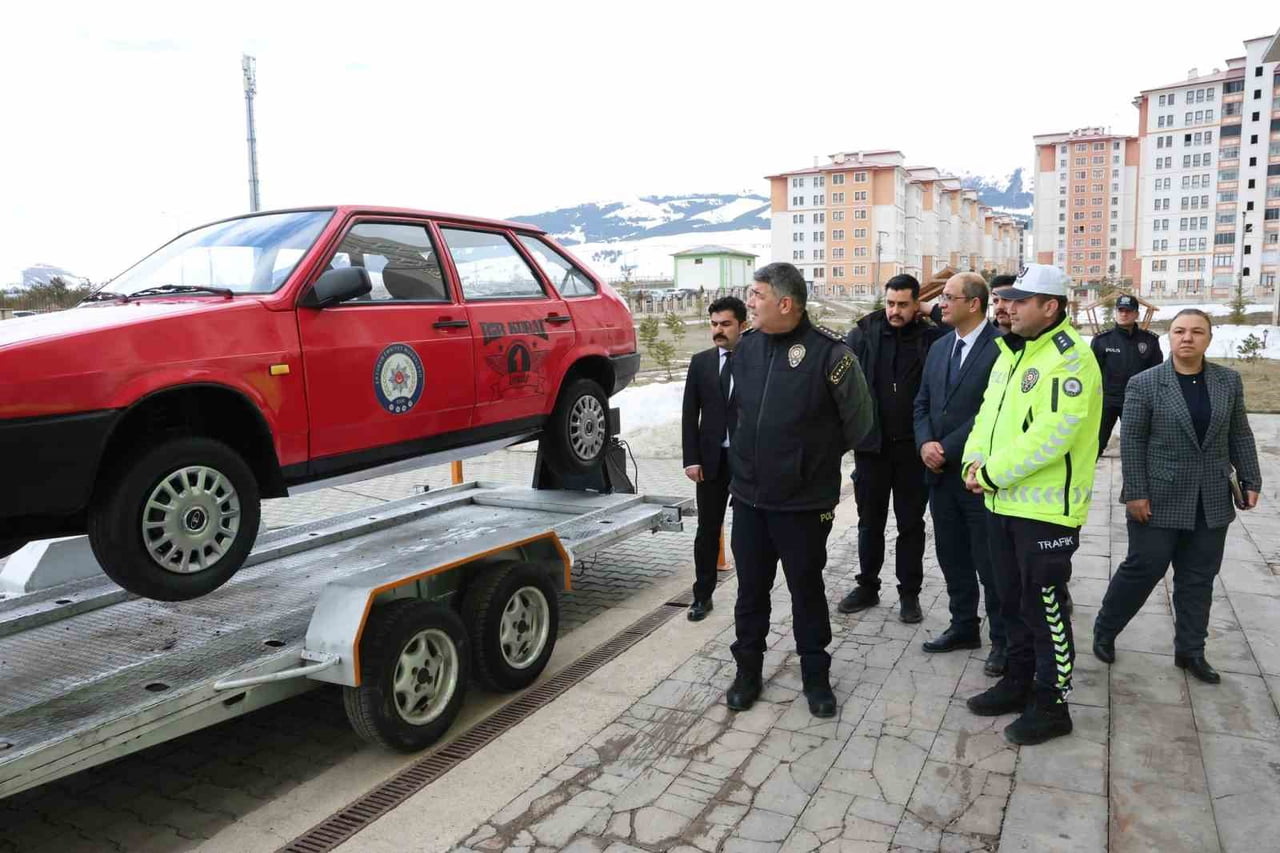 İL EMNİYET MÜDÜRÜ ONUR KARABURUN, TRAFİK DENETLEME ŞUBE MÜDÜRLÜĞÜ TARAFINDAN EMNİYET KEMERİ...