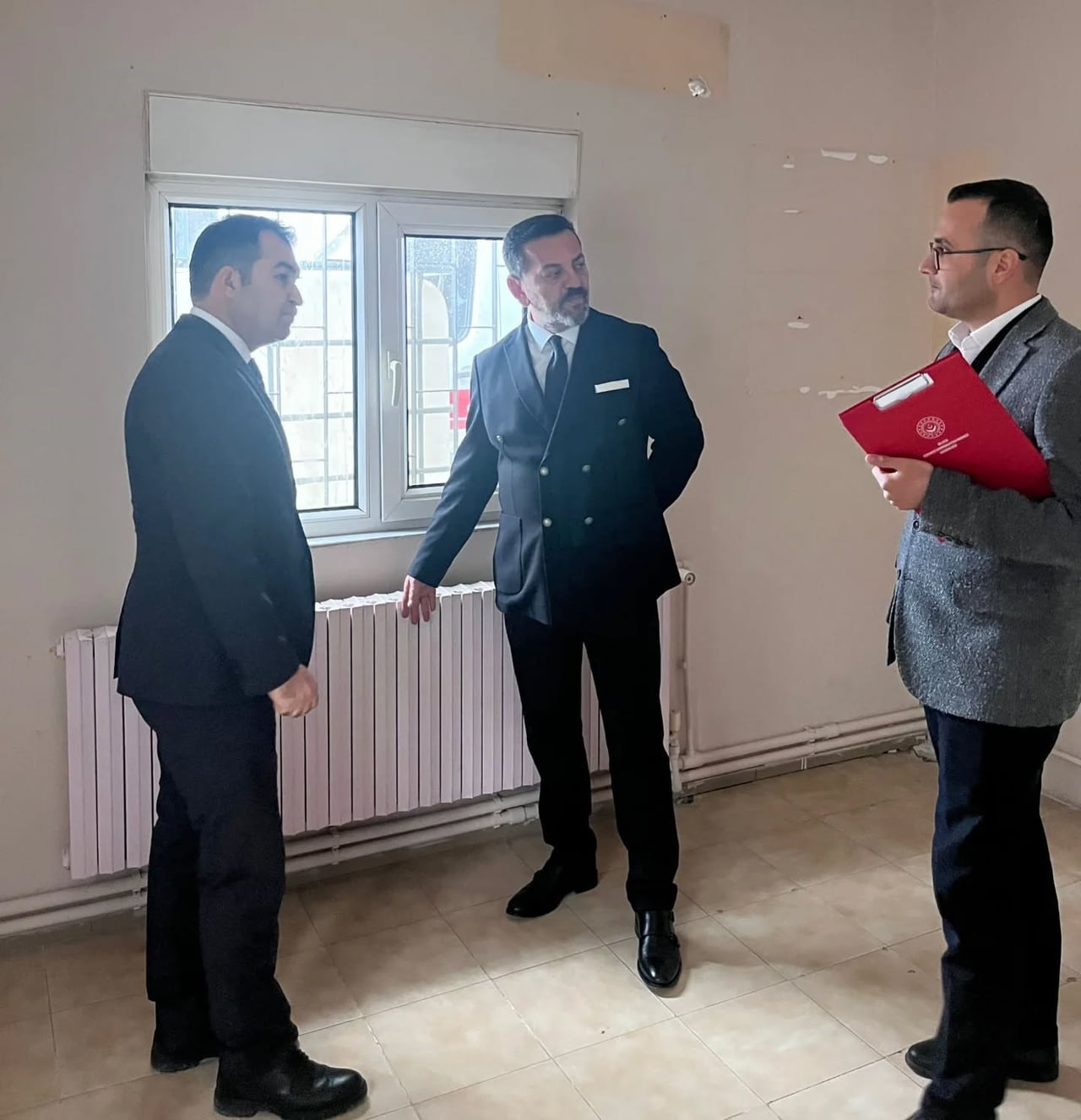 İL MÜDÜRÜ İLHAN ŞÖNİM BİNASINDA ÇALIŞMALARI YERİNDE İNCELEDİ