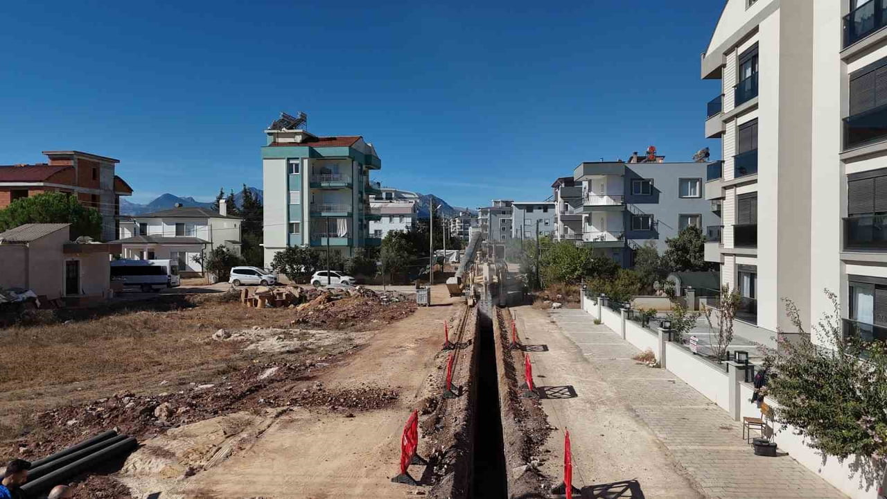 İLÇEDE HIZLA ARTAN YERLEŞİM ALANLARINA PARALEL OLARAK ALTYAPI SİSTEMLERİ YENİLENİRKEN, PLANLI...