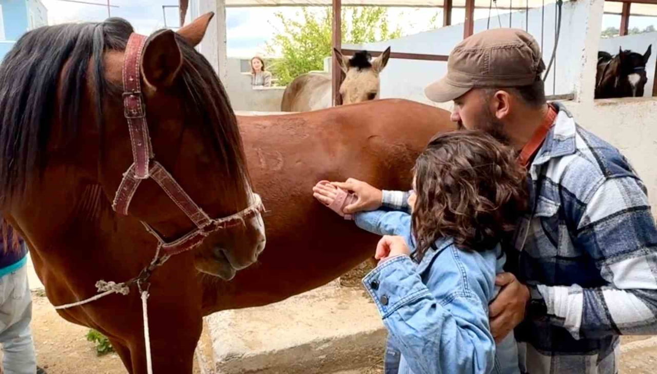 İLİFKE İLÇESİNDE 2 NİSAN DÜNYA OTİZM FARKINDALIK GÜNÜ KAPSAMINDA DÜZENLENEN ETKİNLİKTE OTİZMLİ...