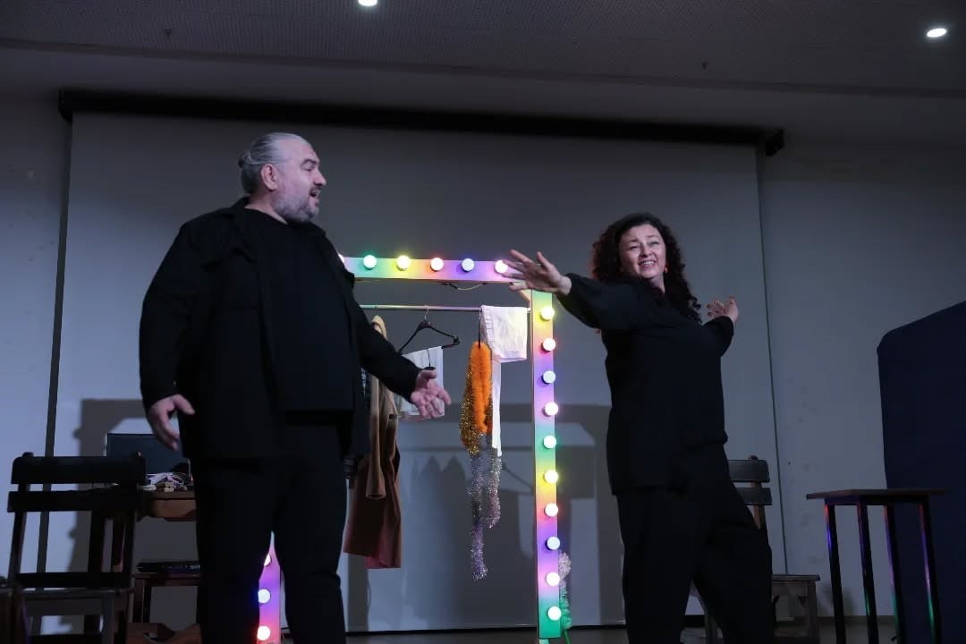 İNCİRLİOVA KÜLTÜR VE SANAT ŞENLİĞİ KAPSAMINDA SAHNELENEN "KADER BÖYLEYMİŞ" TİYATRO OYUNU...