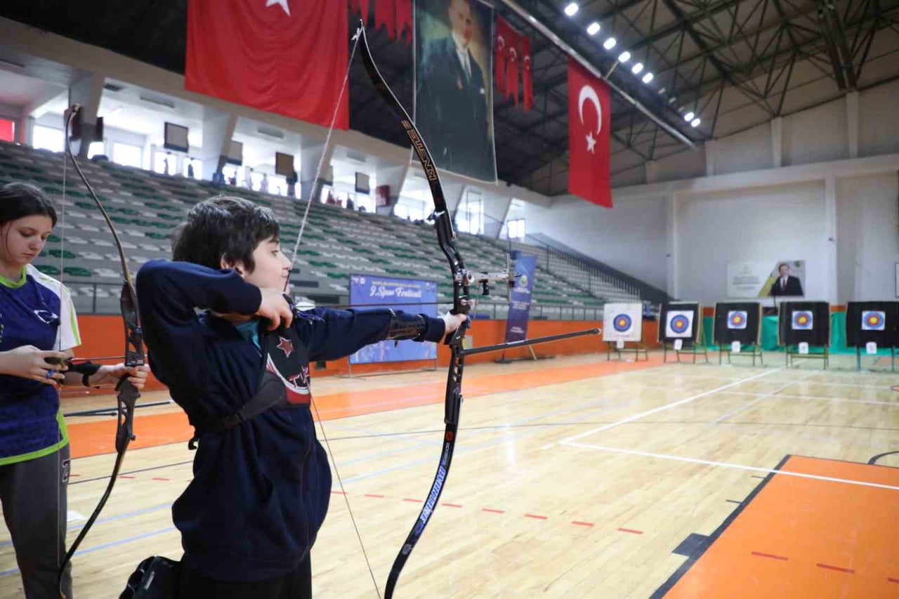 İNEGÖL BELEDİYESİ 9. OKULLAR ARASI SPOR FESTİVALİ KAPSAMINDA OKÇULUK BRANŞI MÜSABAKALARI 18...