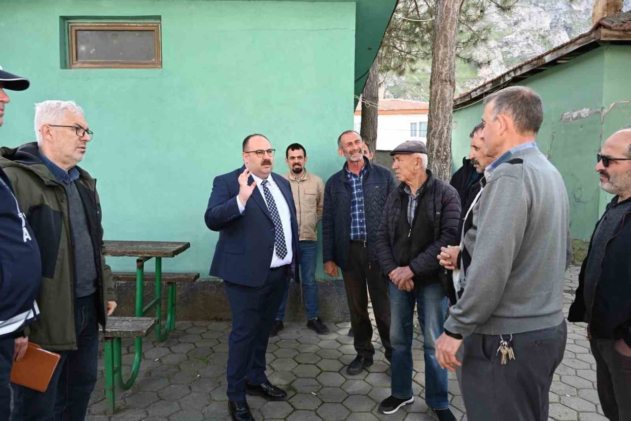 İNÖNÜ BELEDİYE BAŞKANI SERHAT HAMAMCI, YENİCE MAHALLESİ’NDE VATANDAŞLARIN TALEPLERİNİ YERİNDE...
