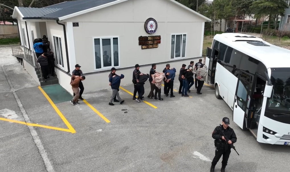 İNTERNET ÜZERİNDEN 'AMERİKA MERKEZLİ YATIRIM ŞİRKETİ' YALANIYLA KONYA'DA YAŞAYAN BİR DOKTORU 11...