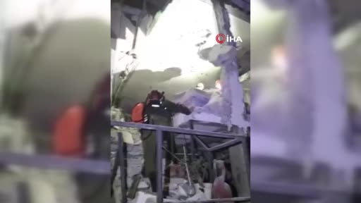 İran’ın İsrail’i hedef alan son füze saldırıları, Ramat Gan şehrinde bulunan bir binada kısmi...