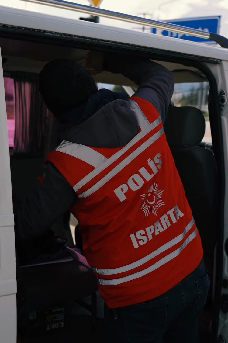 ISPARTA'DA POLİS EKİPLERİNCE GERÇEKLEŞTİRİLEN DENETİMLERDE 28 BİNİ AŞKIN KİŞİ SORGULANIRKEN, 24...