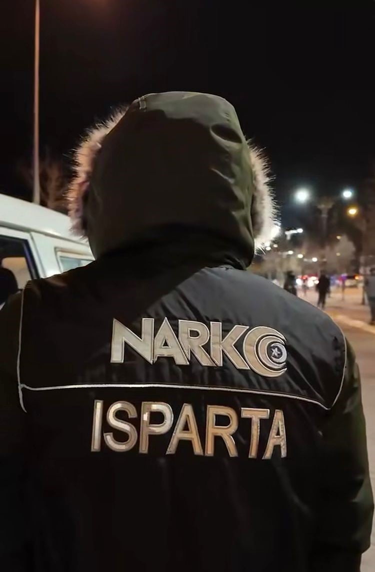 ISPARTA'DA POLİS EKİPLERİNCE GERÇEKLEŞTİRİLEN NARKOTİK OPERASYONLARINDA ÇEŞİTLİ UYUŞTURUCU...