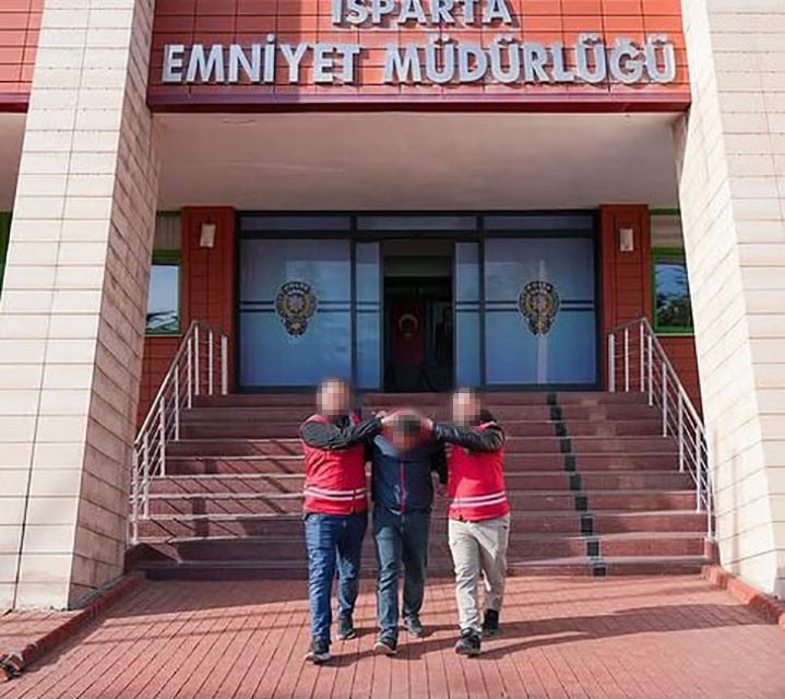 ISPARTA'DA POLİS EKİPLERİNCE, HAKKINDA 21 YIL 3 AY KESİNLEŞMİŞ HAPİS CEZASI BULUNAN ŞAHIS...