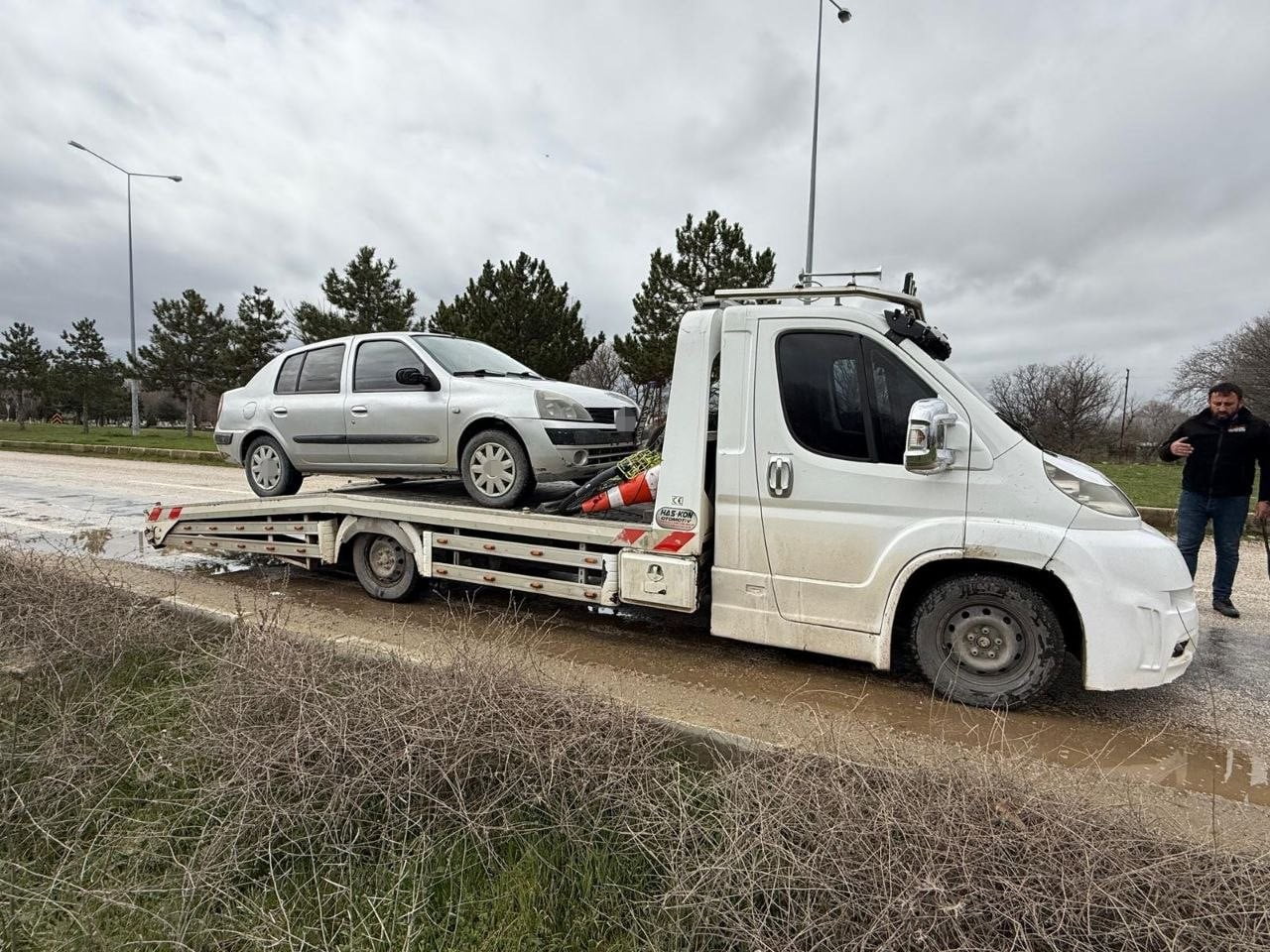 ISPARTA'NIN YALVAÇ İLÇESİNDE OTOMOBİLİN ÇARPTIĞI 83 YAŞINDAKİ BİSİKLET SÜRÜCÜSÜ AĞIR...
