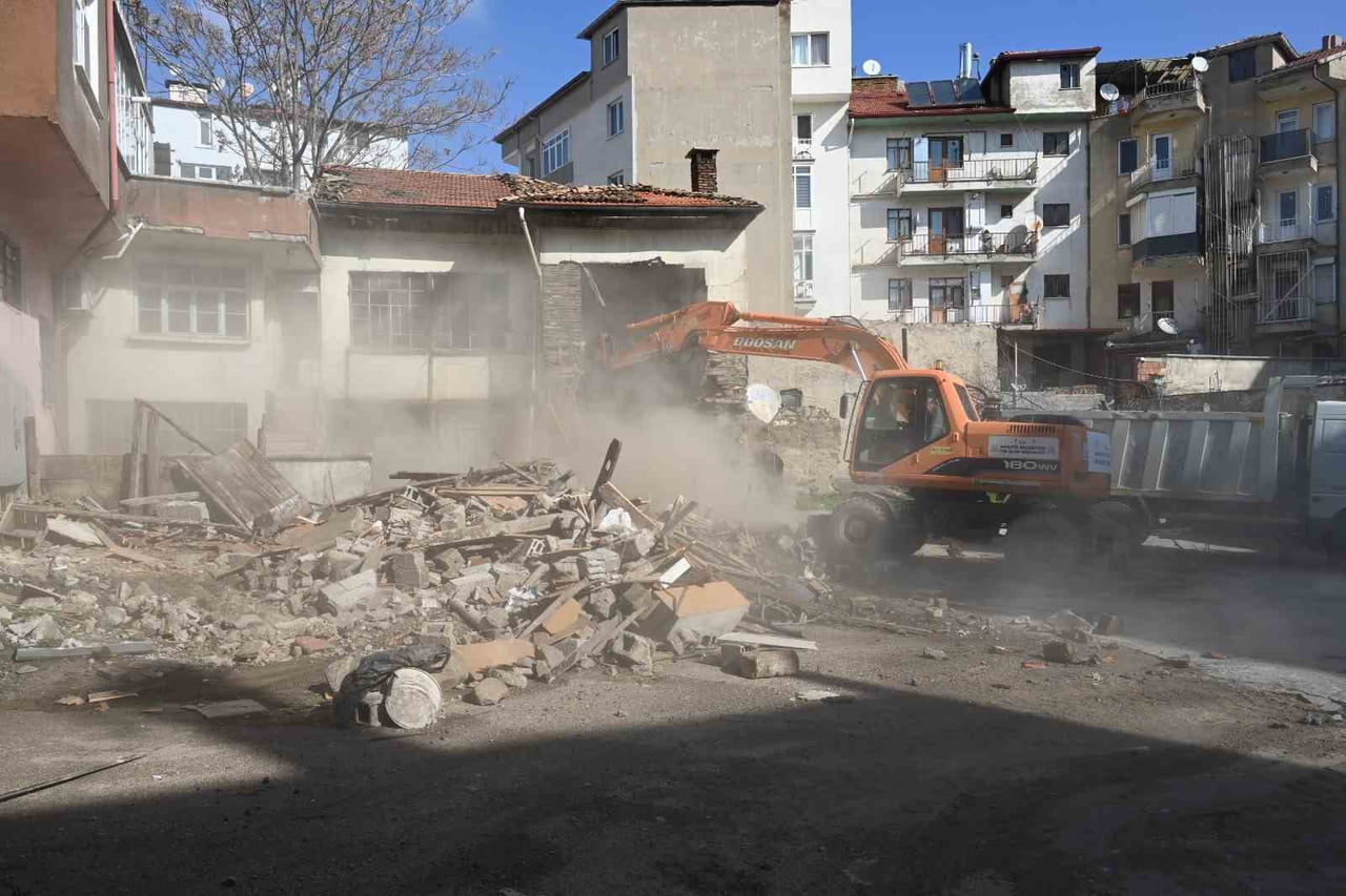 ISPARTA BELEDİYESİ’NİN ŞEHİR MERKEZİNDEKİ OTOPARK İHTİYACINI KARŞILAMAYA YÖNELİK PİRİMEHMET KATLI...