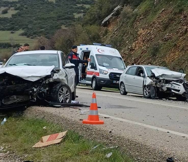 ISPARTA’NIN EĞİRDİR İLÇESİNDE 3 ARACIN KARIŞTIĞI ZİNCİRLEME TRAFİK KAZASINDA 3 KİŞİ YARALANARAK...