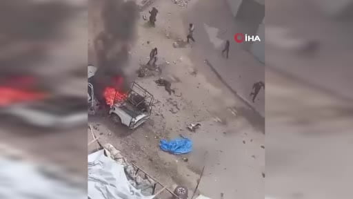 İsrail ordusunun ateşkese rağmen Gazze şehrindeki bir polis aracını gerçekleştirdiği saldırıda 1'i...