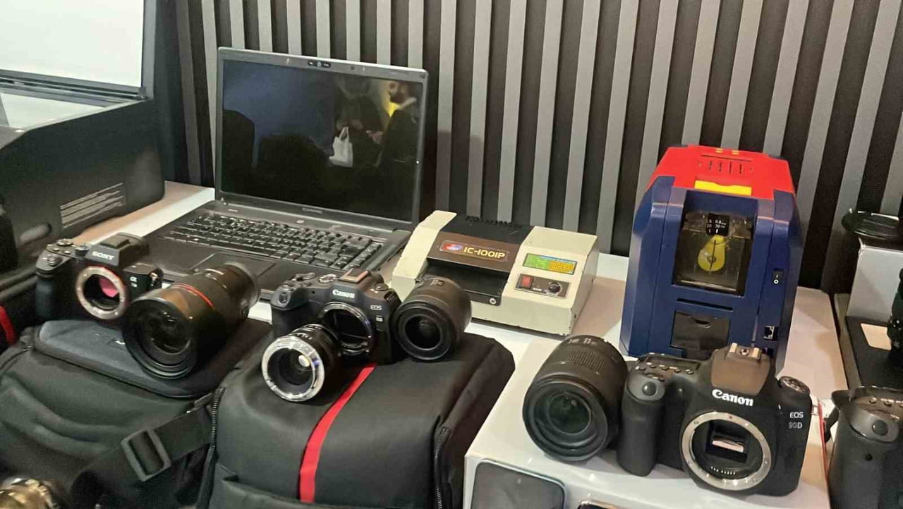 İSTANBUL'DA İNTERNETTEN SATILAN ELEKTRONİK ÜRÜNLERİN SAHİPLERİNİ AĞLARINA DÜŞÜREREK EŞYALARI...