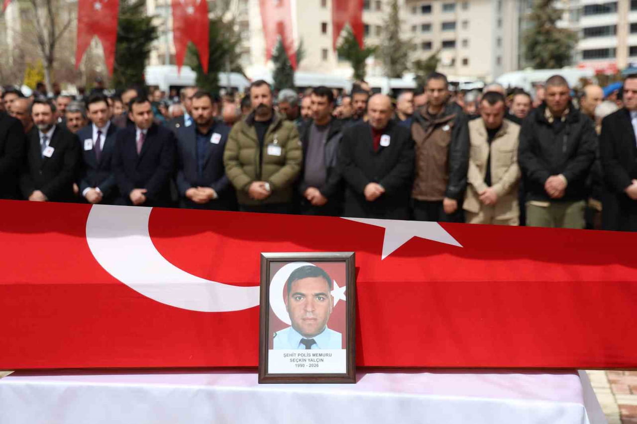 İSTANBUL'DA KUZEY MARMARA OTOYOLU'NDAKİ KAZADA ŞEHİT OLAN POLİS MEMURU SEÇKİN YALÇIN'IN NAAŞI...