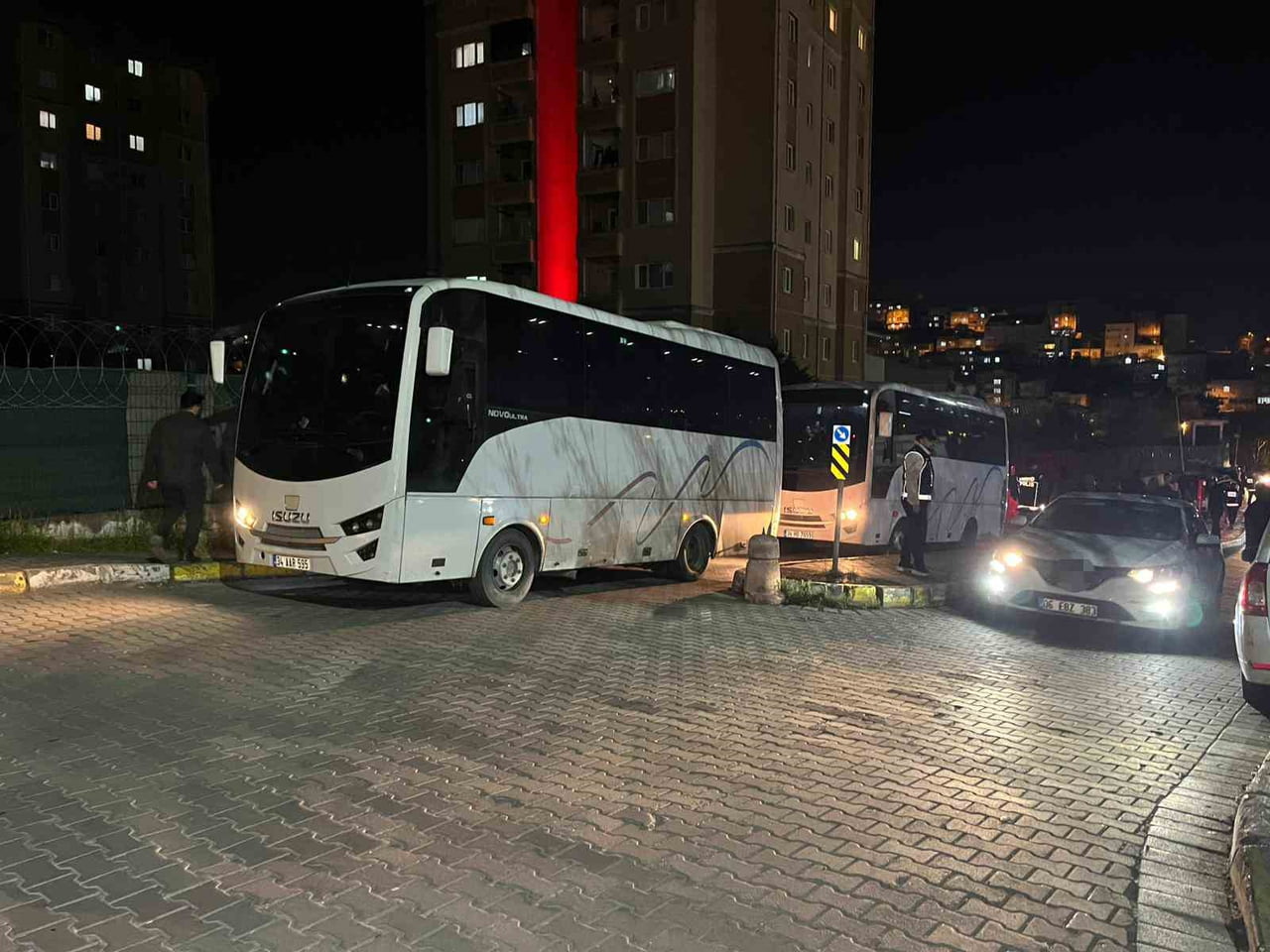 İSTANBUL'DA UYUŞTURUCU VE FUHUŞ SORUŞTURMASI KAPSAMINDA YAPILAN OPERASYONDA GÖZALTINA ALINAN ÜNLÜ...