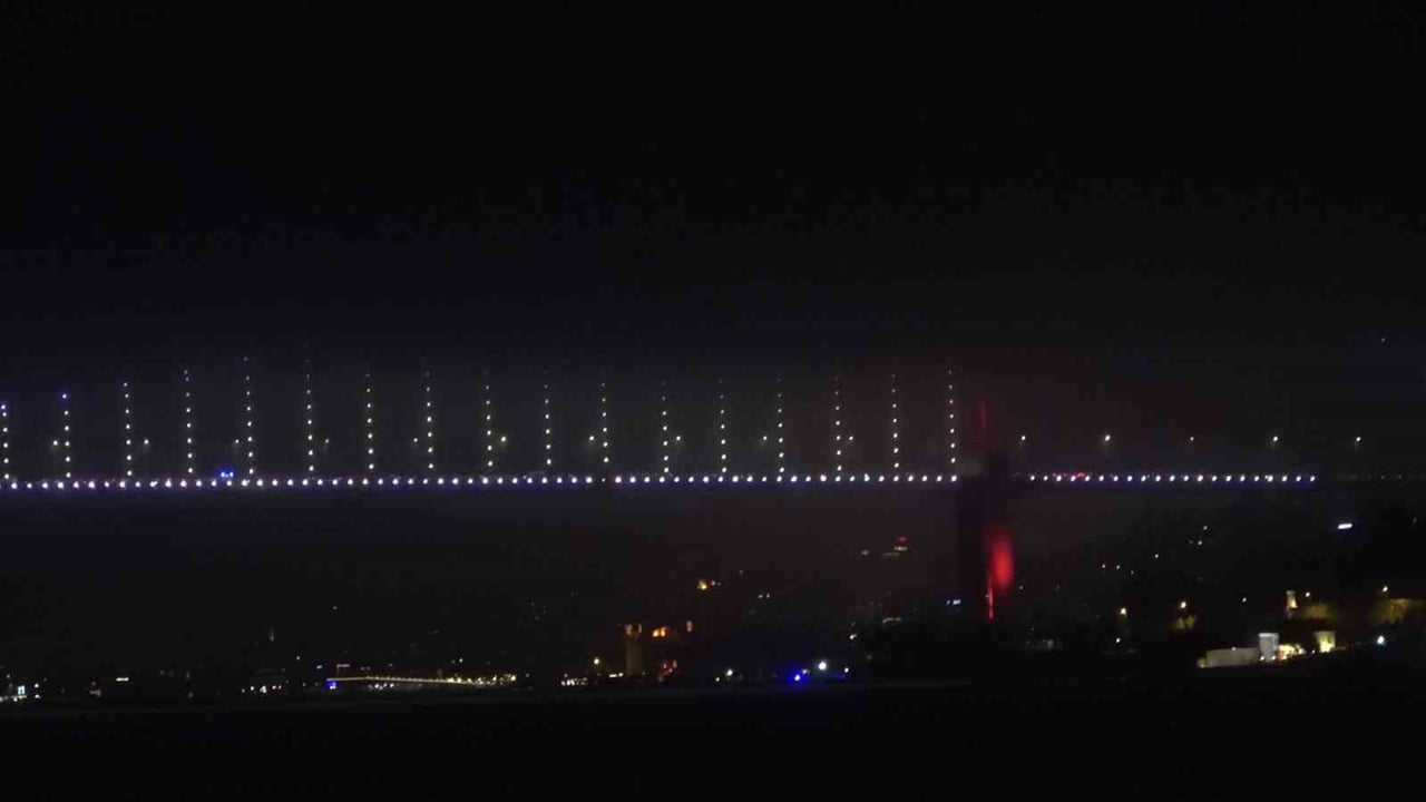 İSTANBUL'DA YOĞUN SİS ETKİLİ OLUYOR