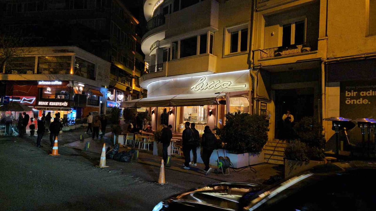 İSTANBUL'DAKİ UYUŞTURUCU VE FUHUŞ SORUŞTURMASI KAPSAMINDA EĞLENCE MEKANINDA ARAMA YAPILDI