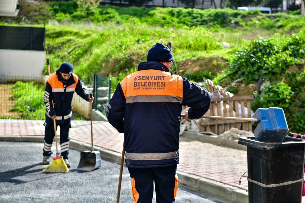 İSTANBUL'UN ESENYURT İLÇESİNDE ÇEVRE TEMİZLİĞİ VE HALK SAĞLIĞINI ARTIRMAYA YÖNELİK KAPSAMLI BİR...