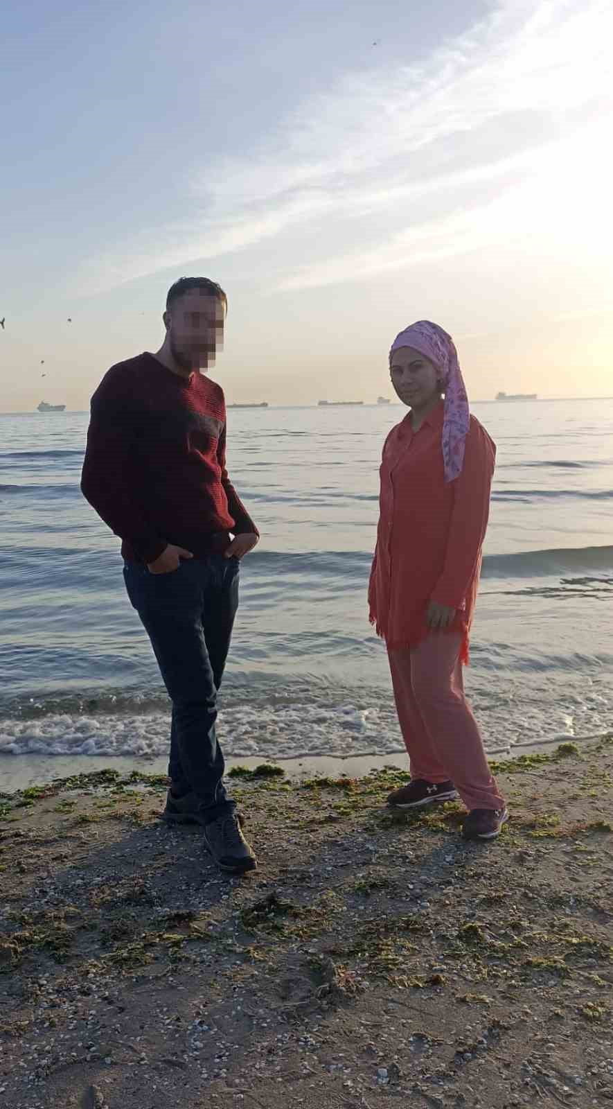 İSTANBUL BAHÇELİEVLER’DE BİR OTELDE KONAKLAYAN 28 YAŞINDAKİ YONCA KÖLGE’NİN ODADA BIÇAKLANMIŞ...