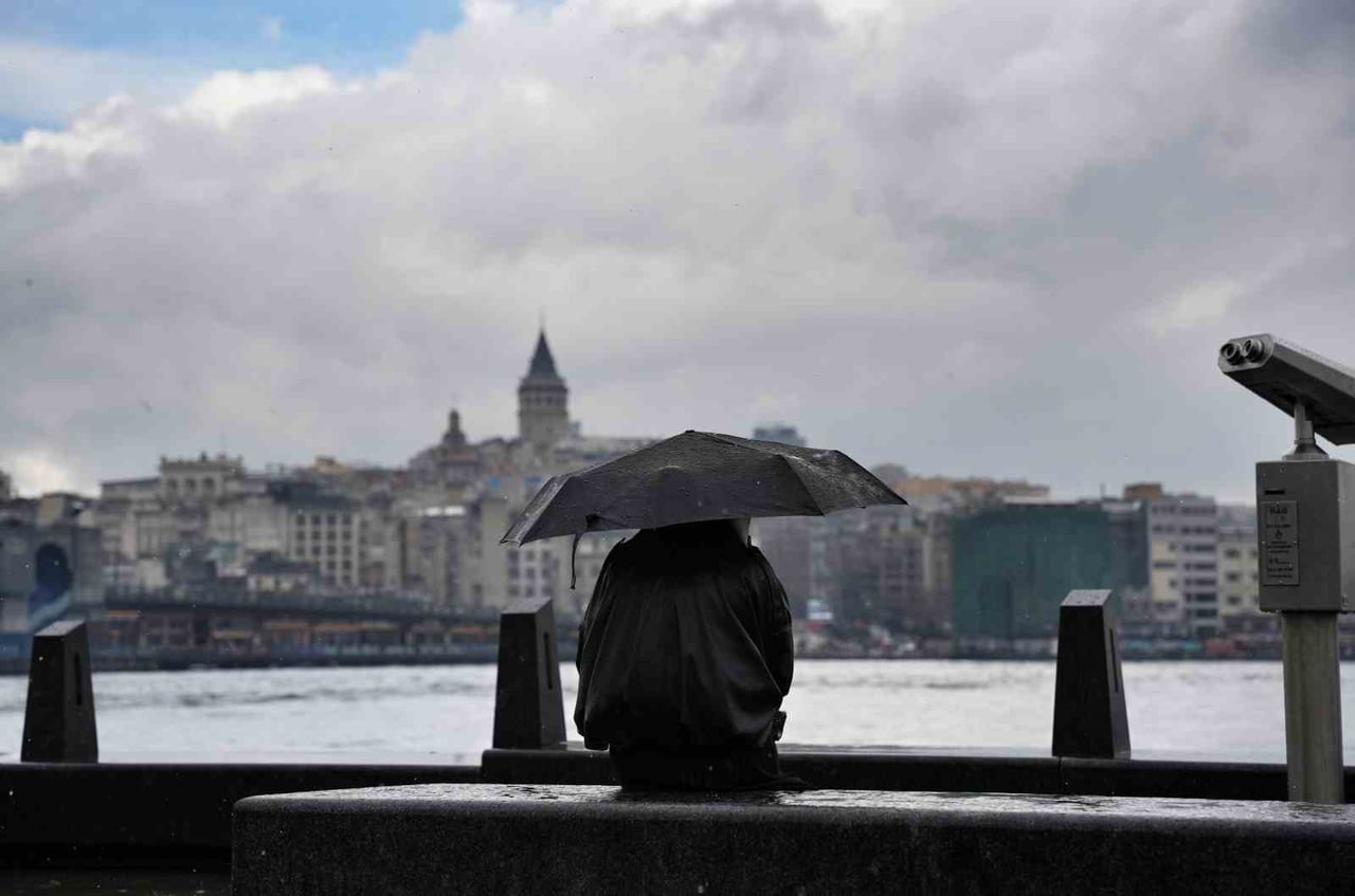 İSTANBUL’DA ETKİLİ OLAN YAĞIŞLARIN ARDINDAN KENTTE GÜZEL GÖRÜNTÜLER ORTAYA ÇIKTI. YAĞMUR SONRASI...