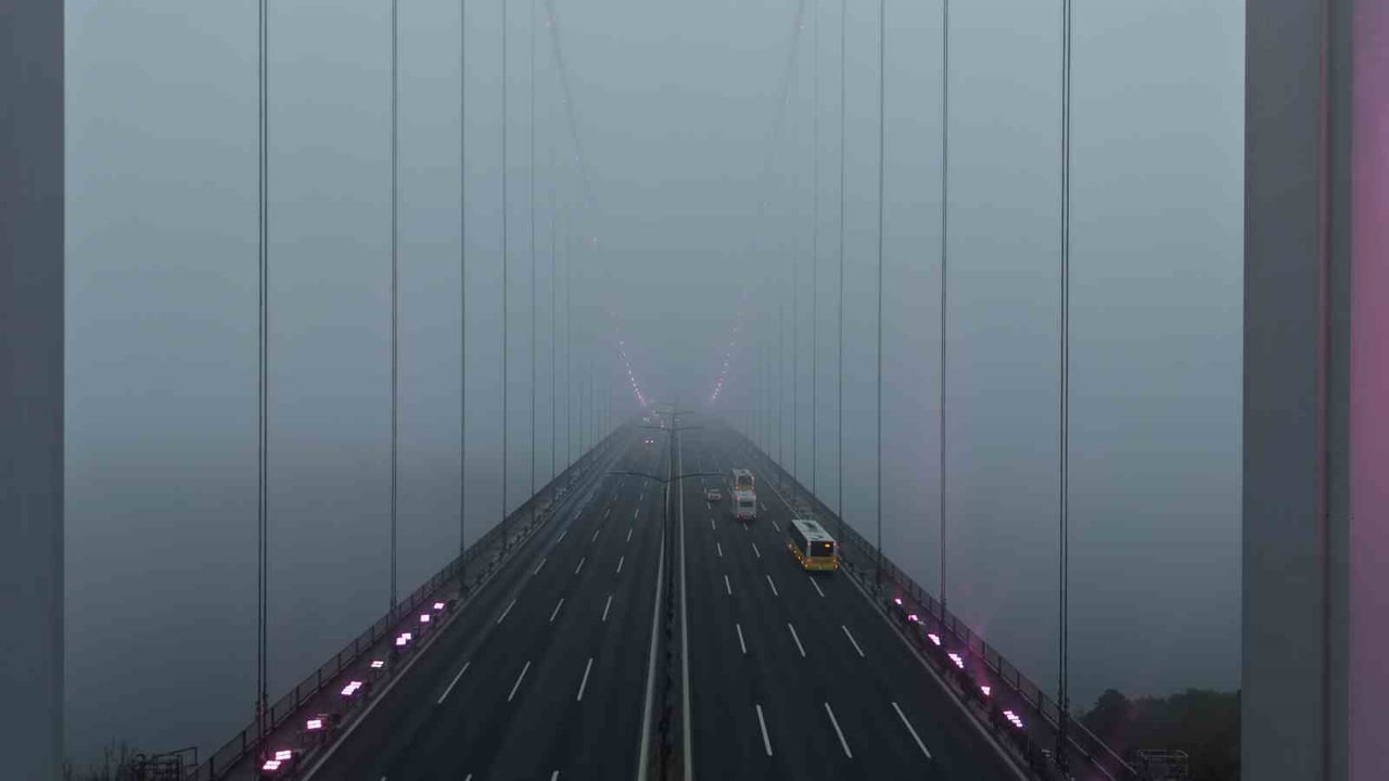 İSTANBUL’DA SABAH SAATLERİNDE ETKİLİ OLAN YOĞUN SİS, ÖZELLİKLE İSTANBUL BOĞAZI ÇEVRESİNDE GÖRÜŞ...