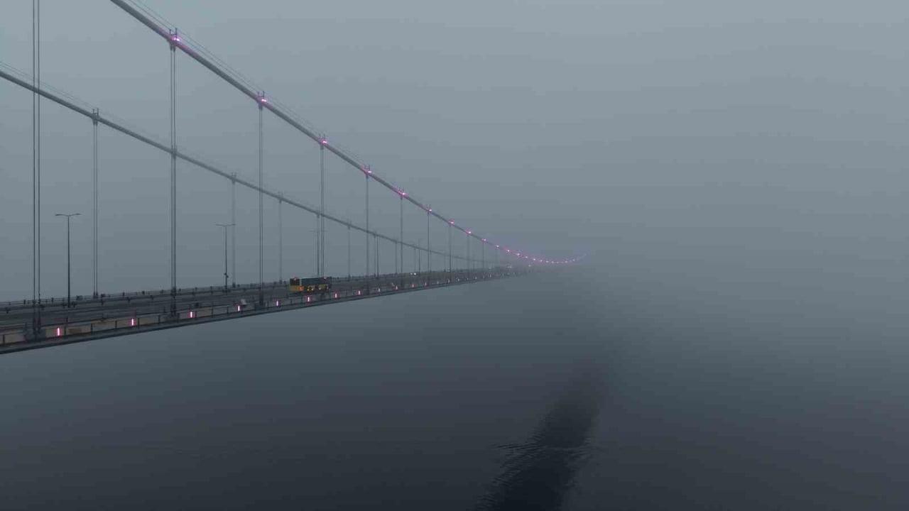 İSTANBUL’DA SABAH SAATLERİNDE ETKİLİ OLAN YOĞUN SİS, ÖZELLİKLE İSTANBUL BOĞAZI ÇEVRESİNDE GÖRÜŞ...