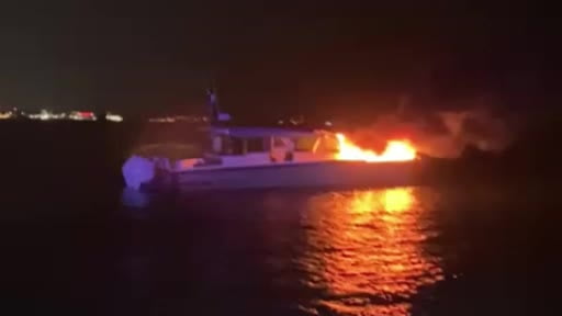 İstanbul’da teknede can pazarı: Yangında mahsur kalan 4 kişi kurtarıldı