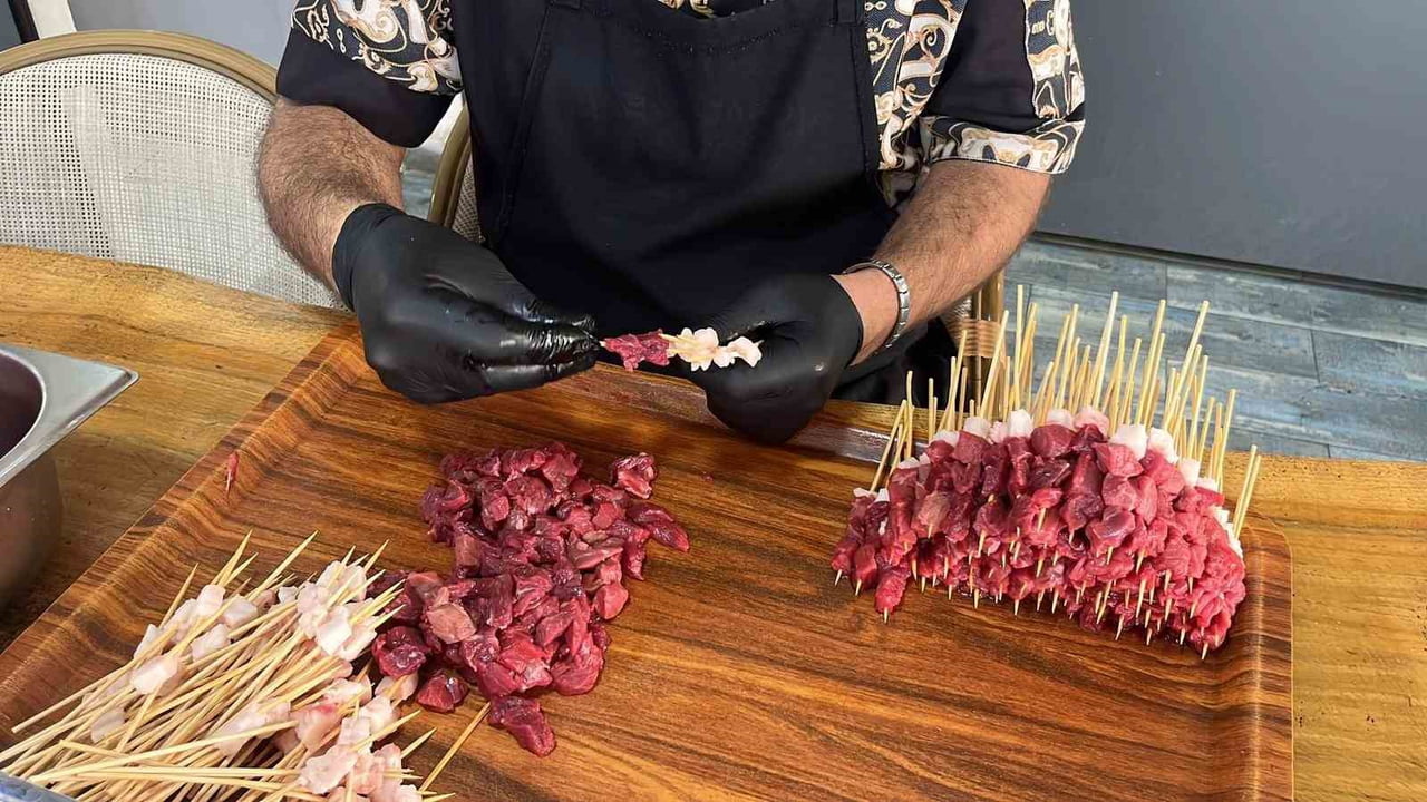 İSTANBUL’DAN GELEN YARIŞMACI BİTİME 30 DAKİKADA KALA ÖNÜNDE BULUNAN SON 40 ADET ÇÖP ŞİŞ...