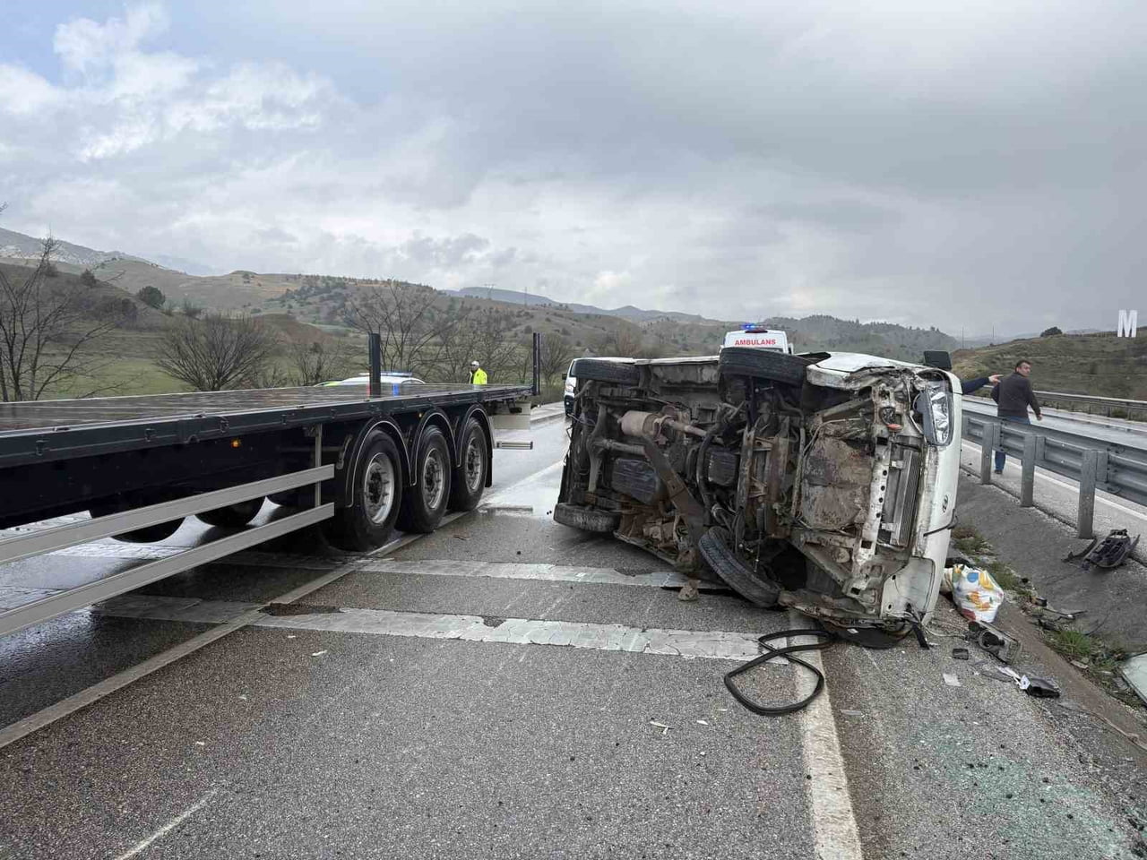 İSTANBUL’DAN SAMSUN İSTİKAMETİNE GİTMEKTE OLAN MİNİBÜS, KASTAMONU’DA D-100 KARAYOLU ÜZERİNDE...