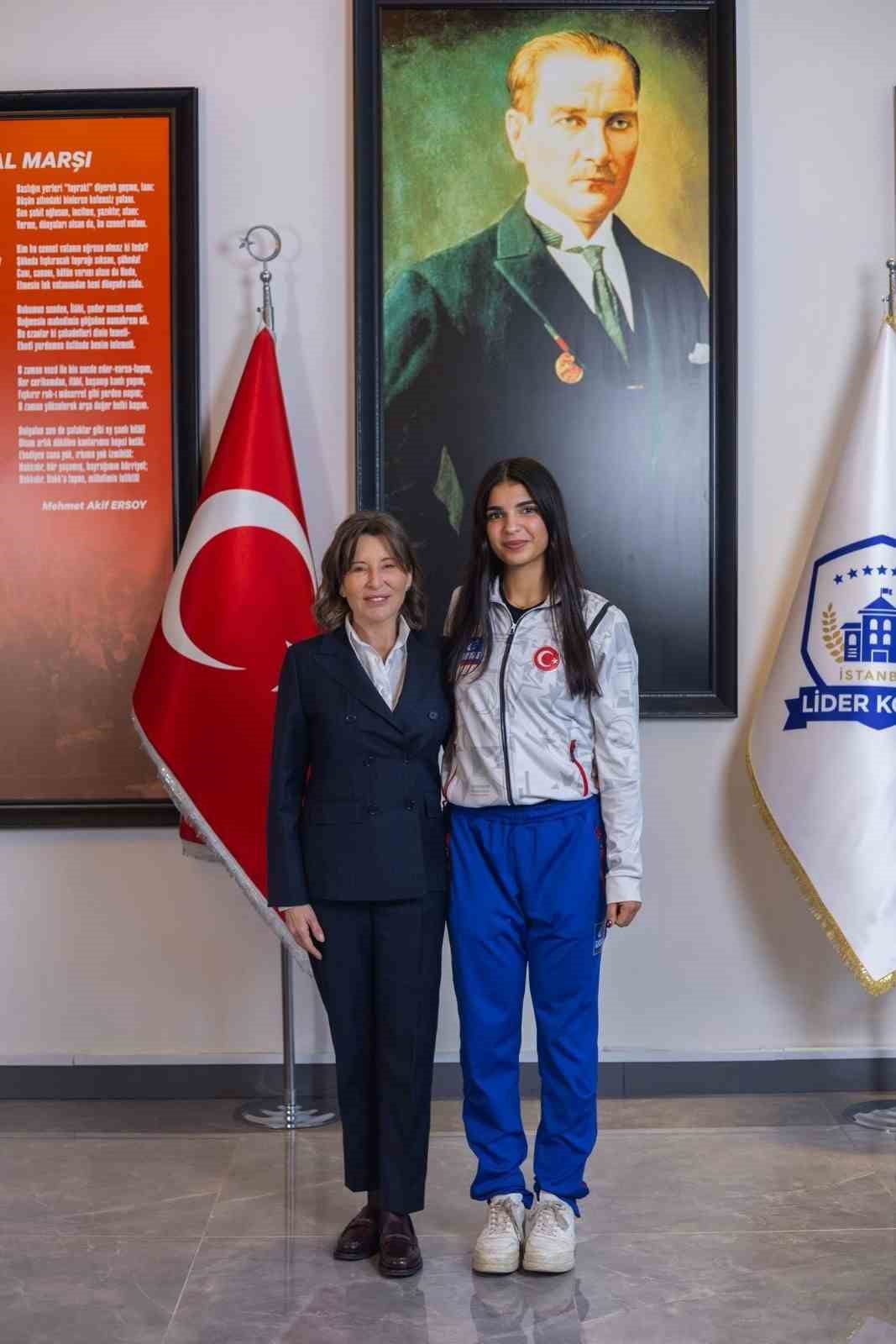 İSTANBUL LİDER KOLEJİ ÖĞRENCİLERİ NİL SEVİNDİK, HASAN ALİ ÇİÇEK VE EFE KARA, ELDE ETTİKLERİ ULUSAL...