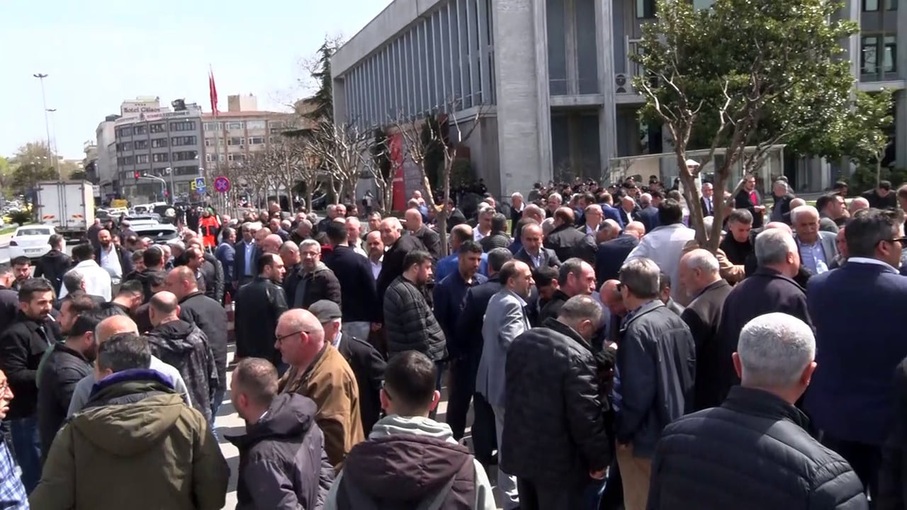 İSTANBUL ÖZEL HALK OTOBÜSÜ VE İŞLETMECİLERİ ESNAF ODASI ESNAFI FATİH SARAÇHANE’DE BULUNAN İSTANBUL...