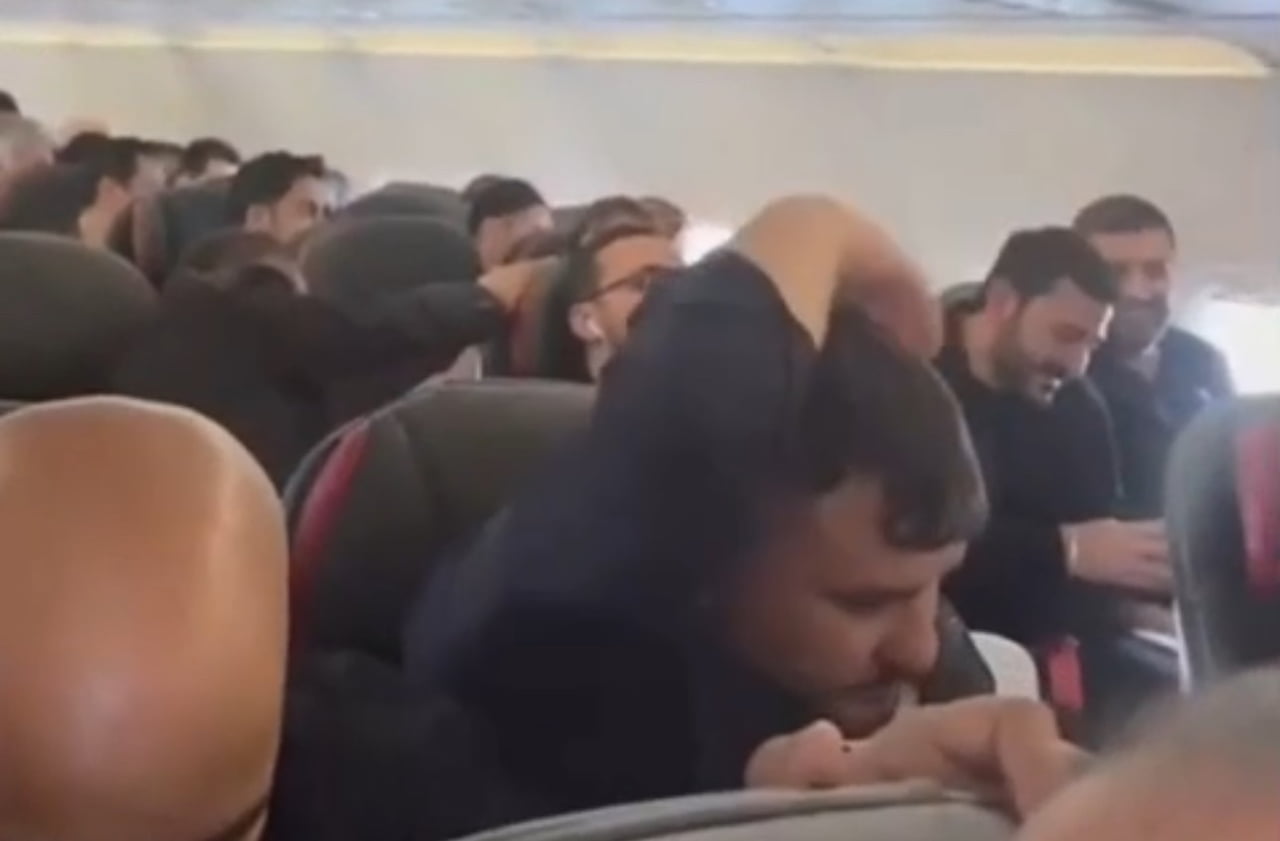 İSTANBUL-VAN SEFERİNİ YAPAN UÇAK, VAN FERİT MELEN HAVALİMANI'NDAKİ ŞİDDETLİ RÜZGAR NEDENİYLE İKİ...