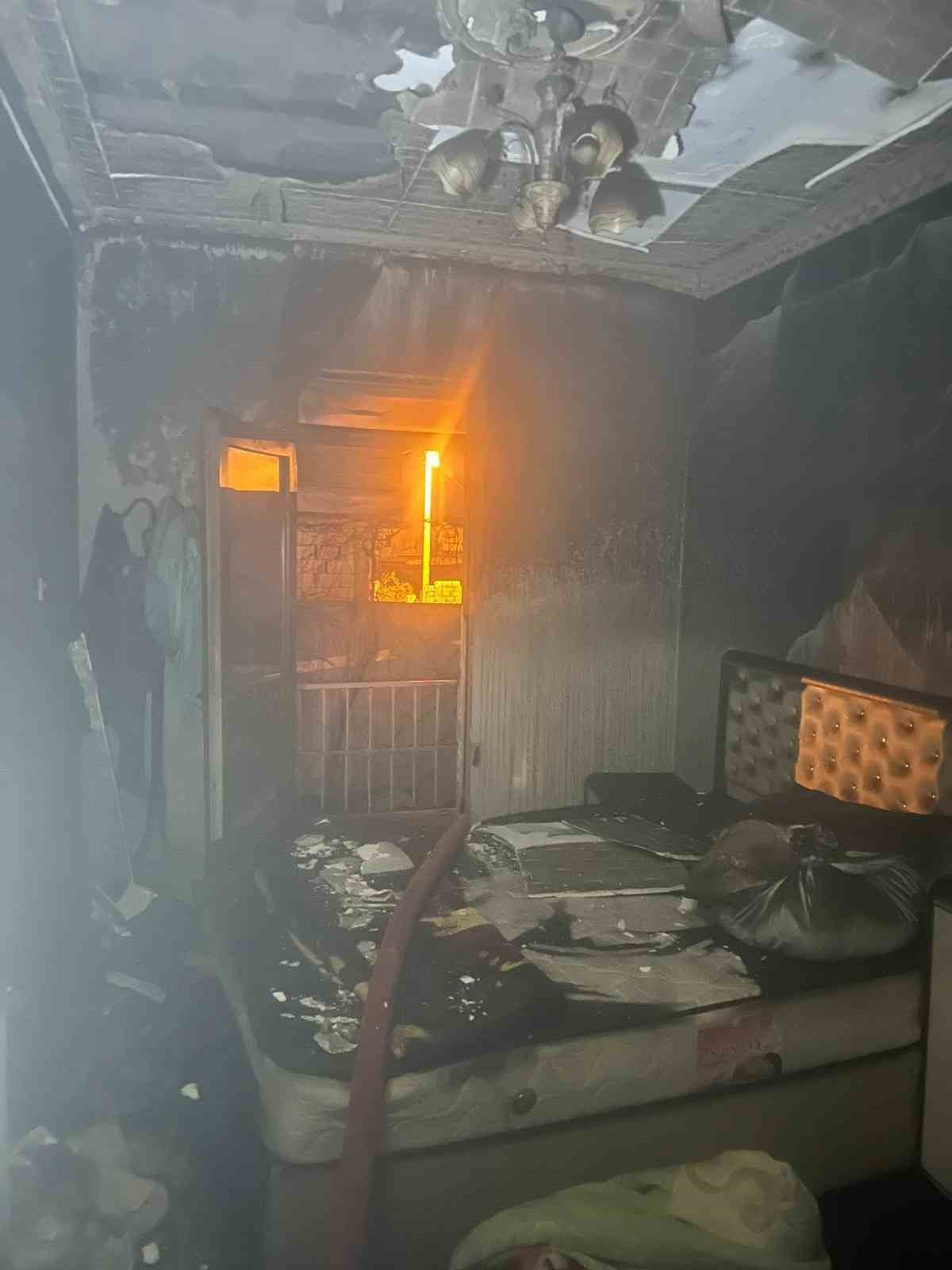 İSTASYON MAHALLESİ’NDE MÜSTAKİL BİR EVDE HENÜZ BELİRLENEMEYEN BİR NEDENLE YANGIN ÇIKTI